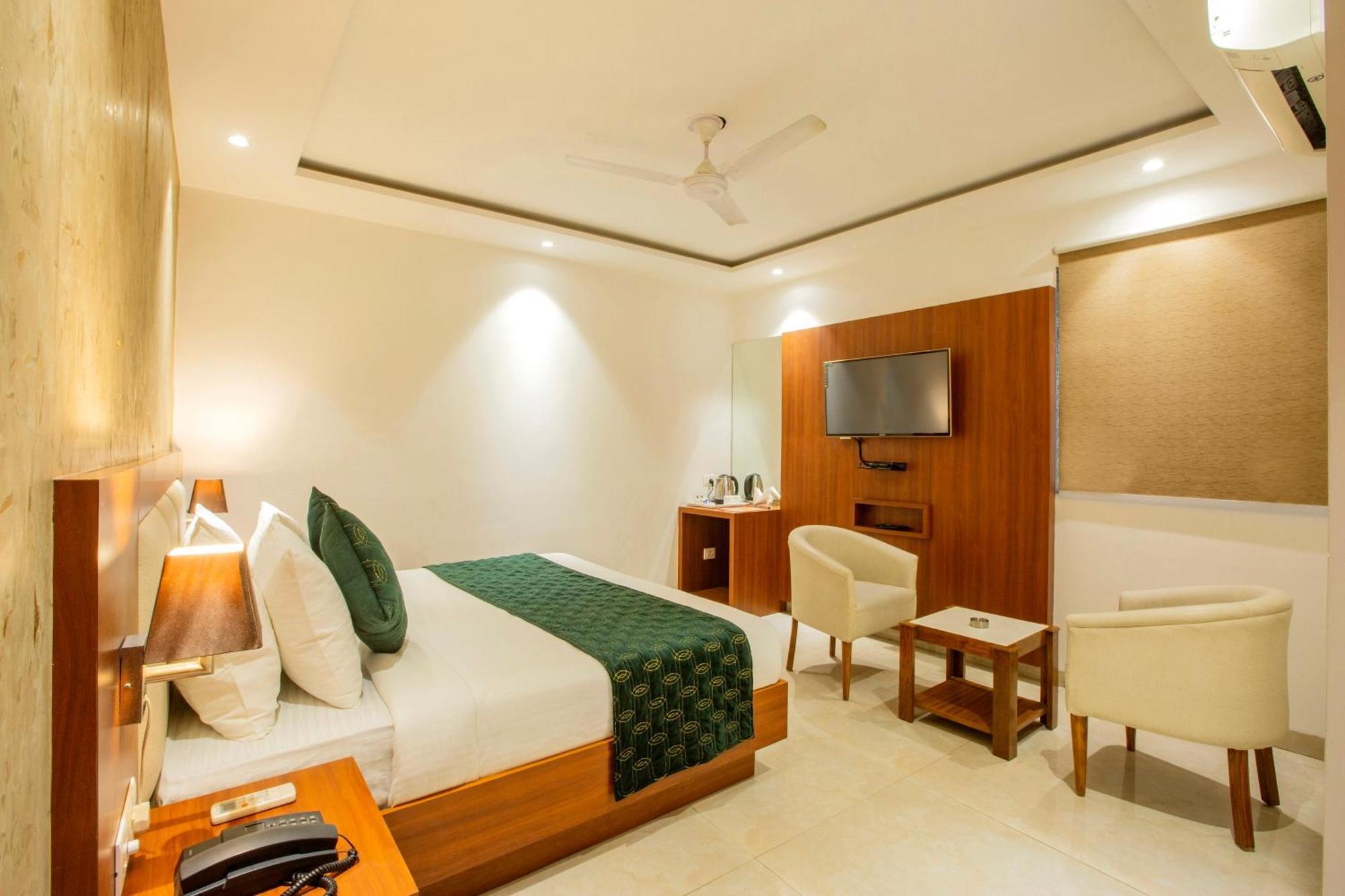 Hotel Arch Suites - Near Aerocity New Delhi Exterior photo