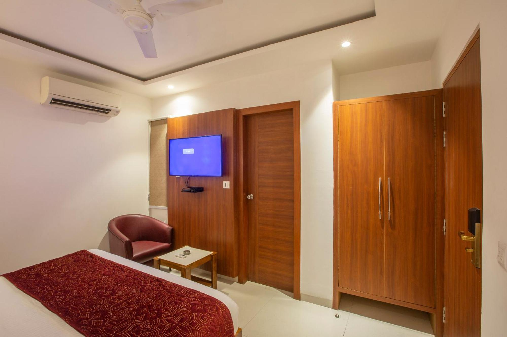 Hotel Arch Suites - Near Aerocity New Delhi Exterior photo