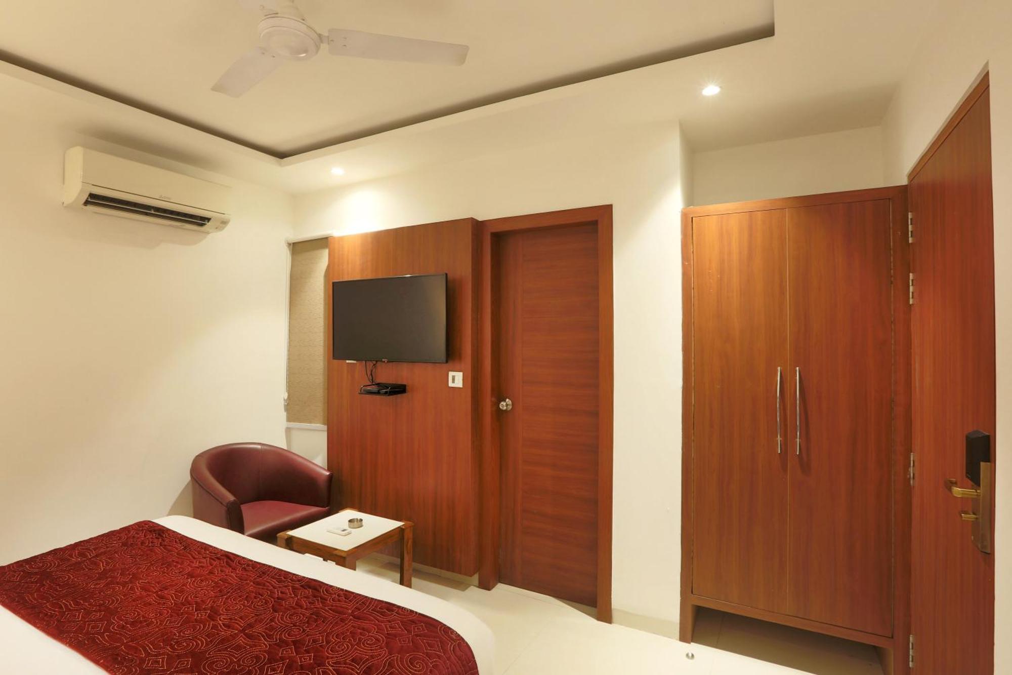 Hotel Arch Suites - Near Aerocity New Delhi Exterior photo