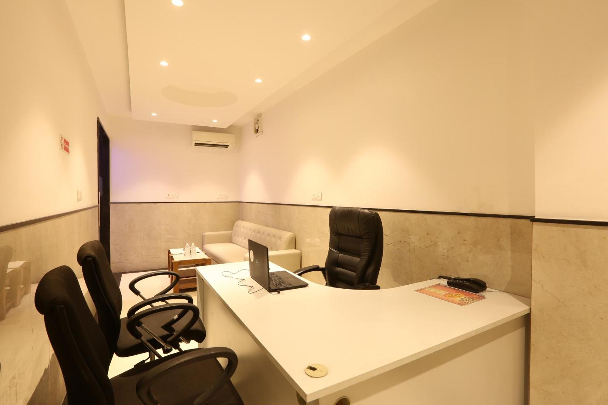 Hotel Arch Suites - Near Aerocity New Delhi Exterior photo