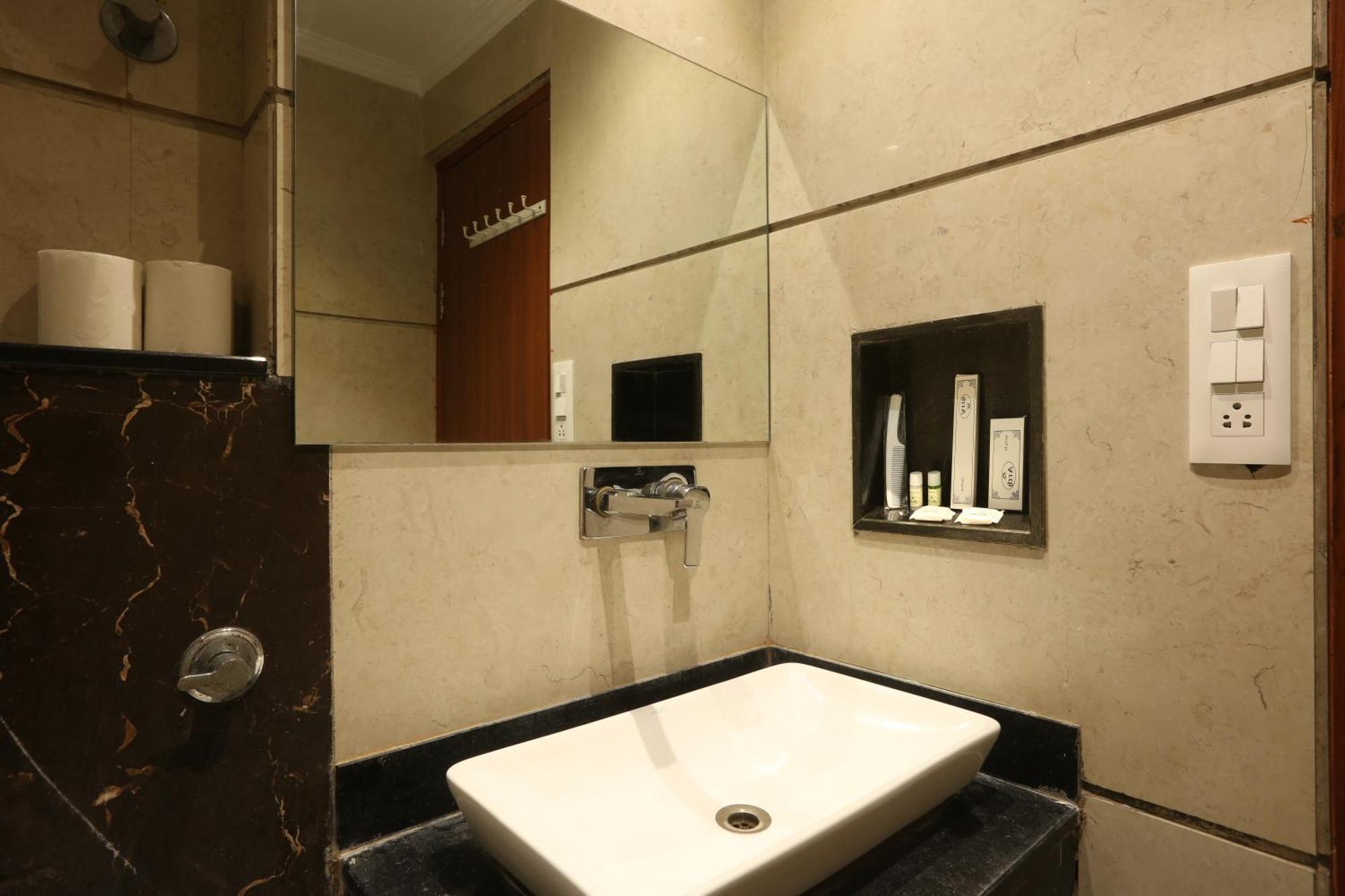 Hotel Arch Suites - Near Aerocity New Delhi Exterior photo